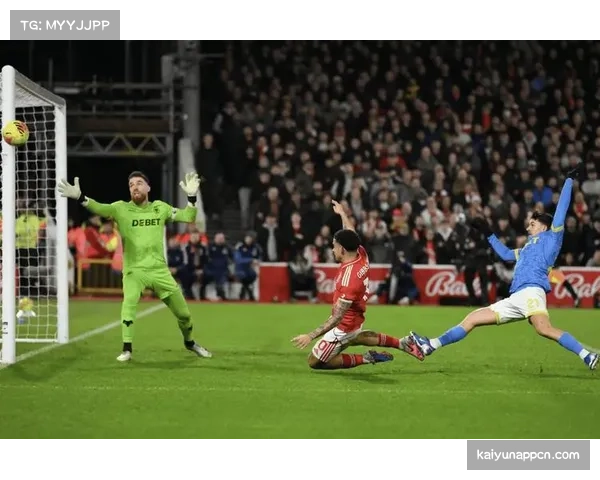 埃纳爆射击中横梁 诺丁汉森林边卫与进球失之交臂